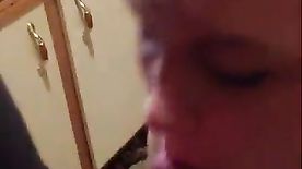 Tatuada Levando gozada na boca Engolindo e brincando com o resto